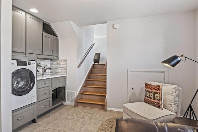 Building Photo - 5585 Escondido Dr