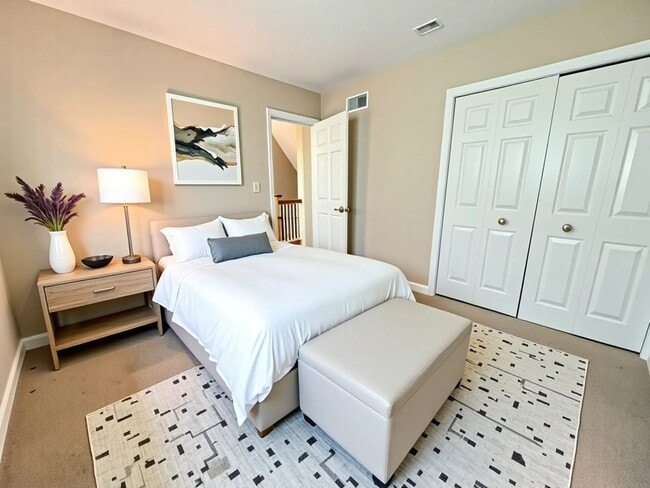 Building Photo - 3 Bedroom 1.5 Bathroom Available in Elizab...
