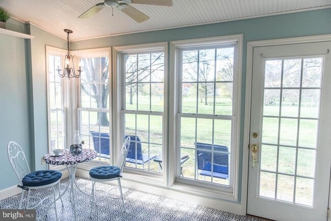 Building Photo - 609 Cambridge Ct