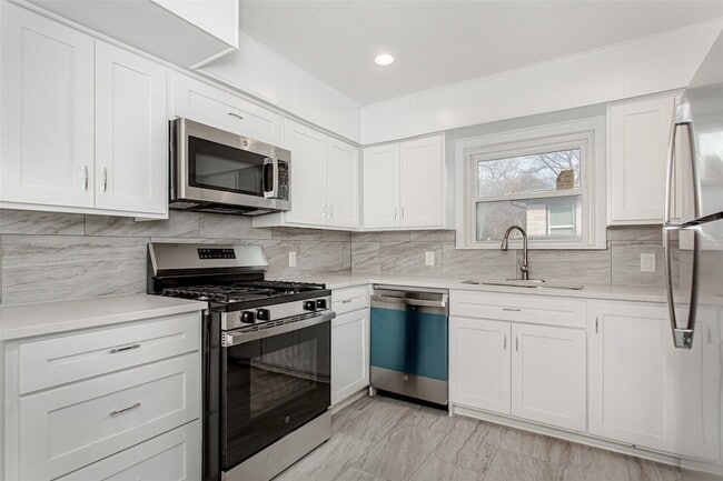 Building Photo - 3311 Tooms St