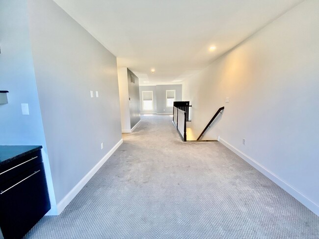 Building Photo - SIENA Place/PACKER PARK CORNER 4 Bedroom/2...