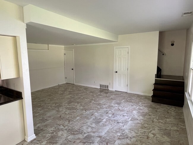 Building Photo - 12087 S Sherman Lake Dr