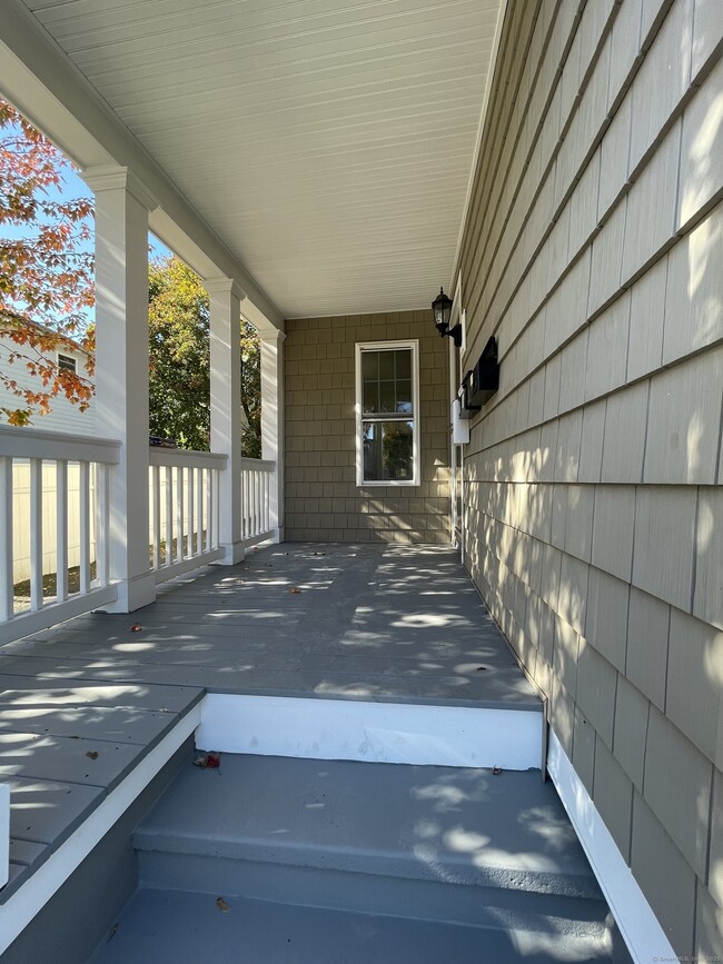 Building Photo - 687 Hallett St