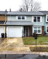 Building Photo - Spacious 3 Bedroom 2.5 Bath Townhome for RENT