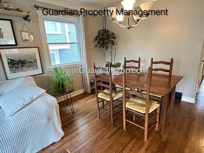 Building Photo - Linden Hills Upper Level Duplex, Fenced Yard, 1 Car Garage, Dishwasher, Storage, Laundry