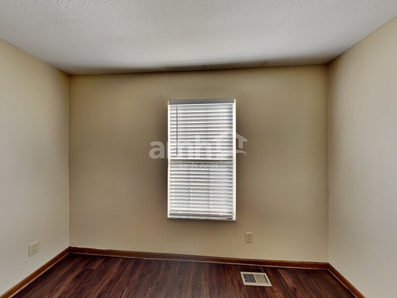 Building Photo - 650 Boulder Dr