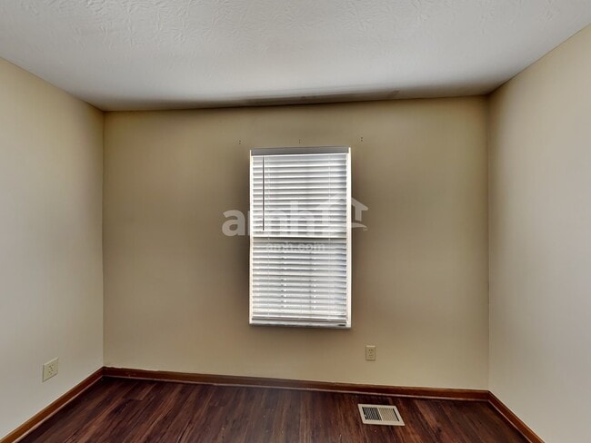 Building Photo - 650 Boulder Dr