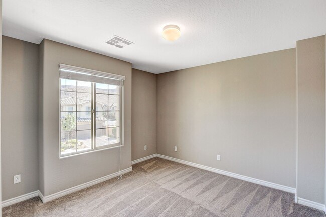 Building Photo - Beautiful Two-Story Home in Gated Cortona – Southern Highlands!