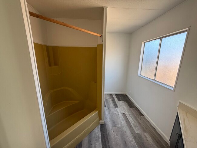 Building Photo - 64180 Thomas Ave