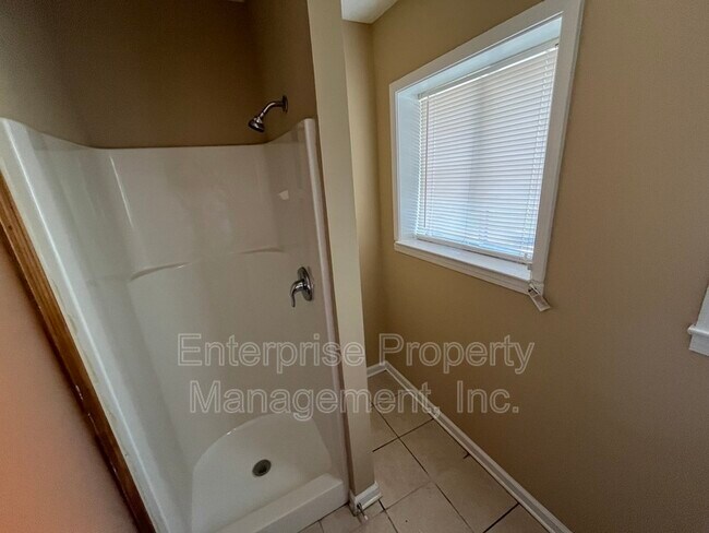 Building Photo - 3539 Glenshaw Dr