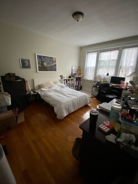 Building Photo - 18 Euston St