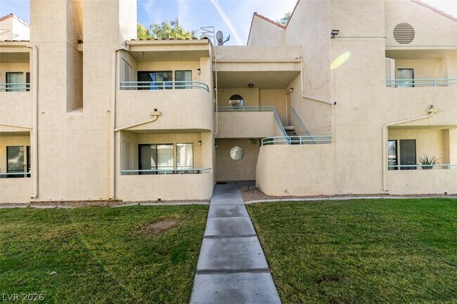 Building Photo - 930 N Sloan Ln