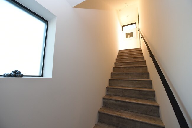 Building Photo - 1509 Cabrillo Ave