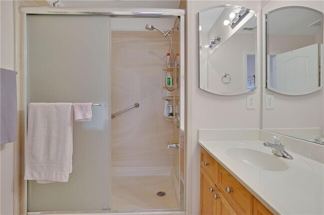 Building Photo - 2369 Suwanee Pointe Dr