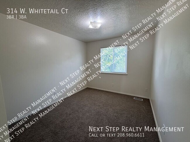 Building Photo - 314 W Whitetail Ct