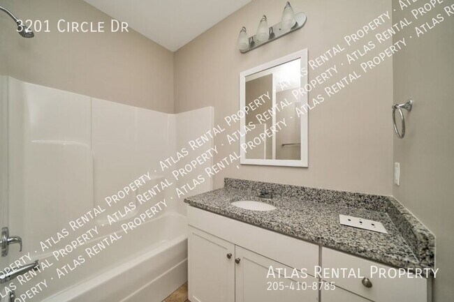 Building Photo - 3201 Circle Dr