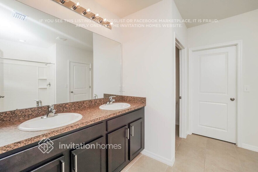 Building Photo - 16914 Secret Meadow Dr