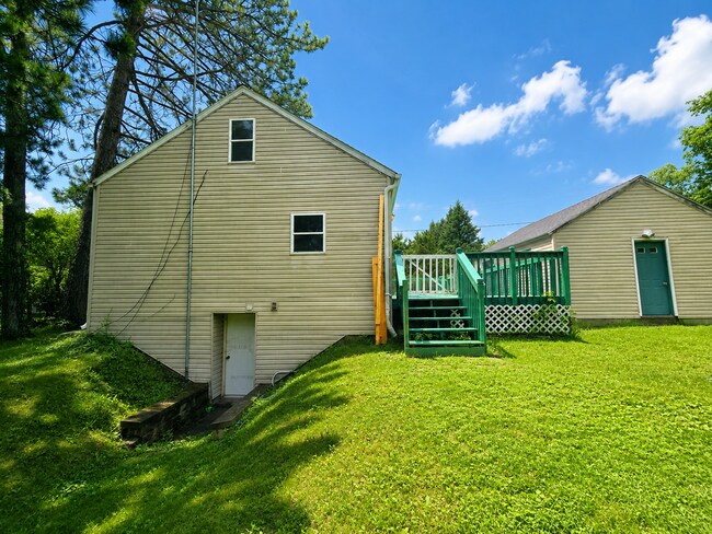 Building Photo - 1022 Spring Lake Rd