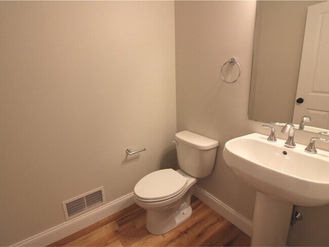 Building Photo - 4BD/3.5BA S. Burlington Townhome - Hillside at O'Brien Farm