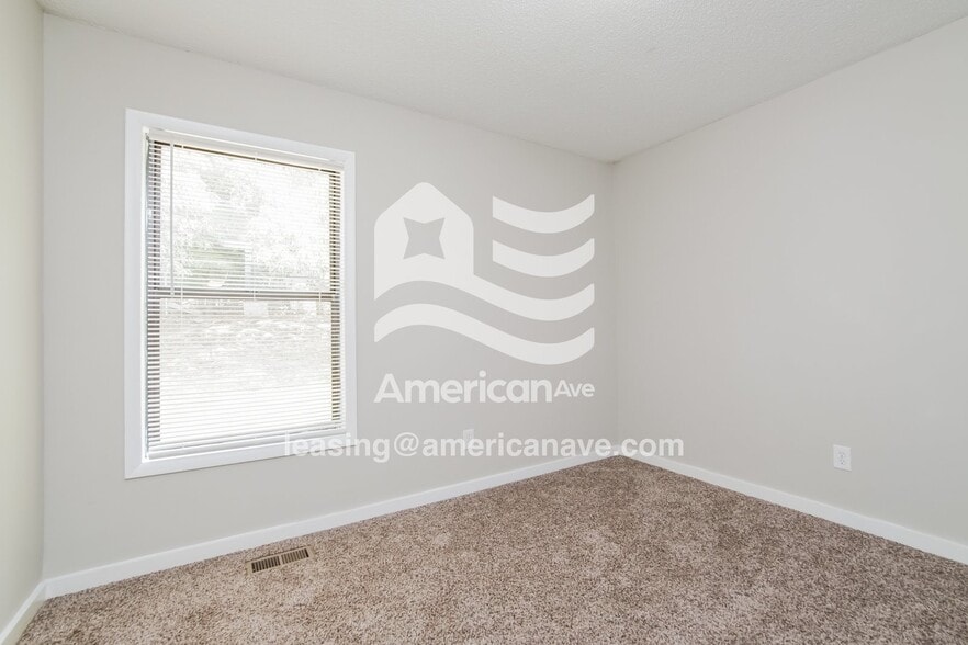 Building Photo - 5944 Laguna Dr