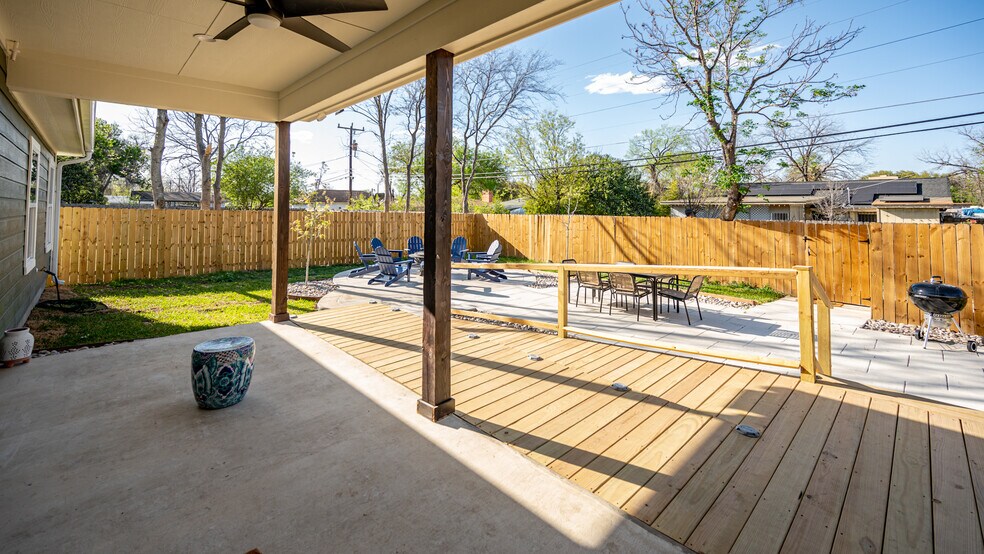 Building Photo - 2617 W Woodlawn Ave