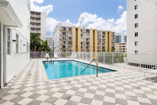 Building Photo - 1331 Lincoln Rd