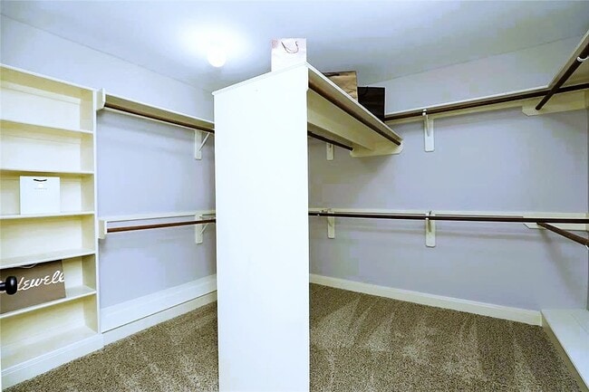 Building Photo - 14215 Scarborough Fair St