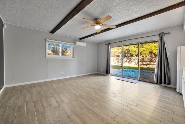 Building Photo - Beautiful home available in Castle Hills!
