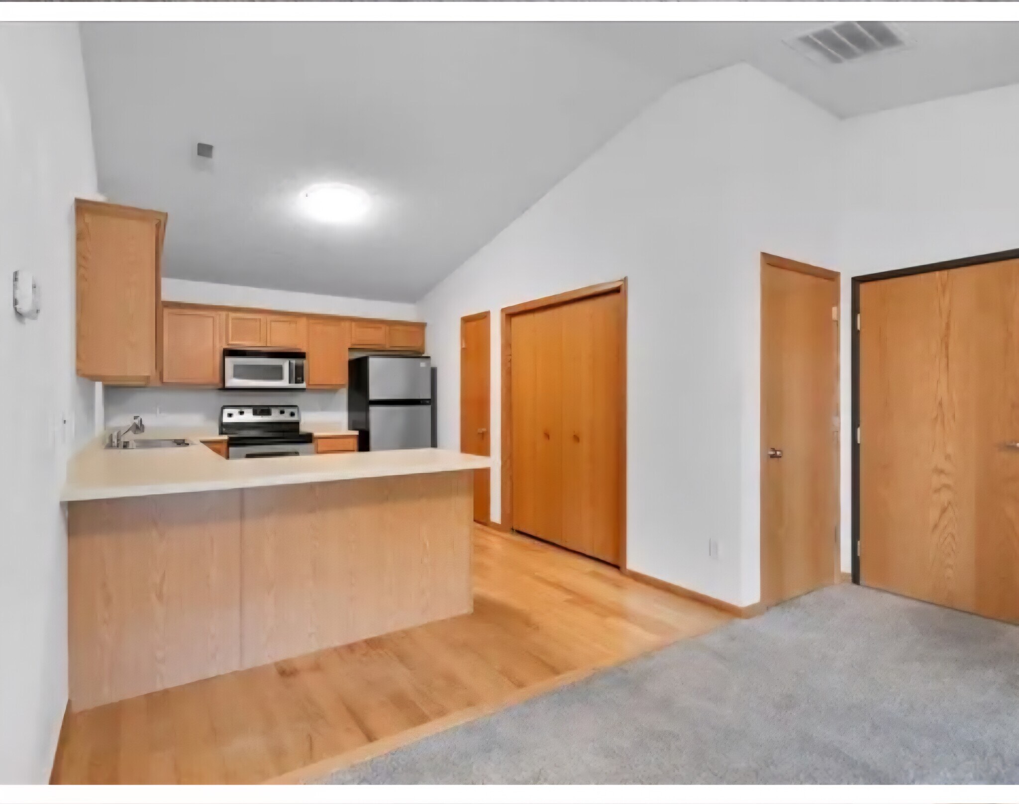 Building Photo - 1000 Duchess Dr