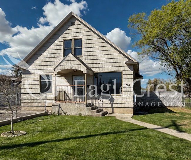 Building Photo - 706 S College Ave