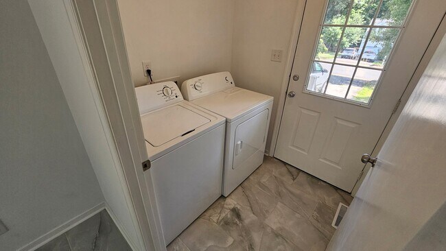 Building Photo - 8307 Ferdinand Ln