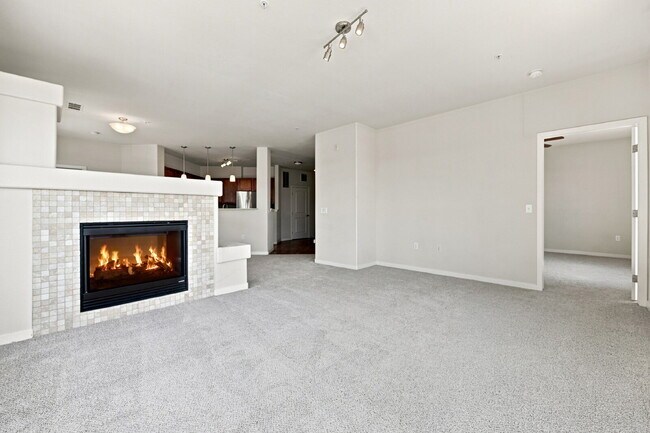 Building Photo - $2,195.95 - 2 bed, 2 bath Spacious Condo in Broomfield with AC and In Unit Laundry!
