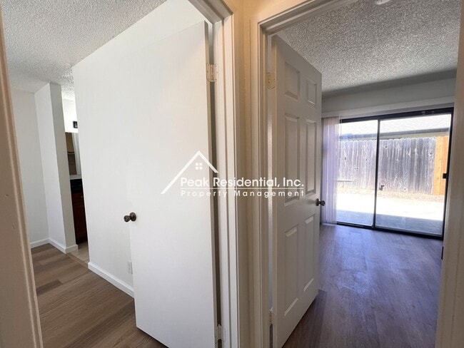 Building Photo - Spacious Updated 2bd/2ba Halfplex with 2 Car Garage