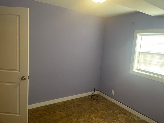 Building Photo - 908 Maple St