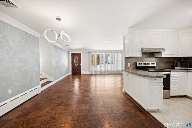 Building Photo - 260 French St