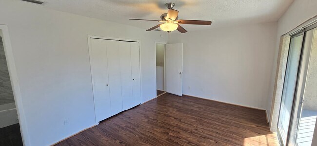 Building Photo - 824 Town Cir