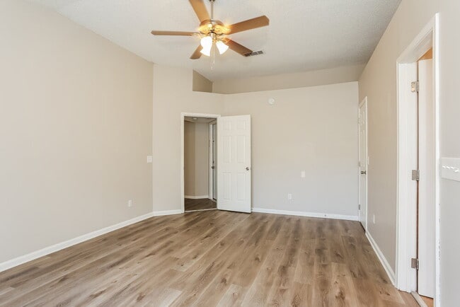 Building Photo - 1819 Burgess Hill Dr E