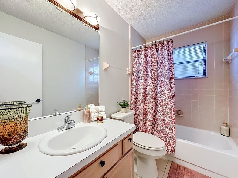 Building Photo - 341 Hickory Hollow Dr N