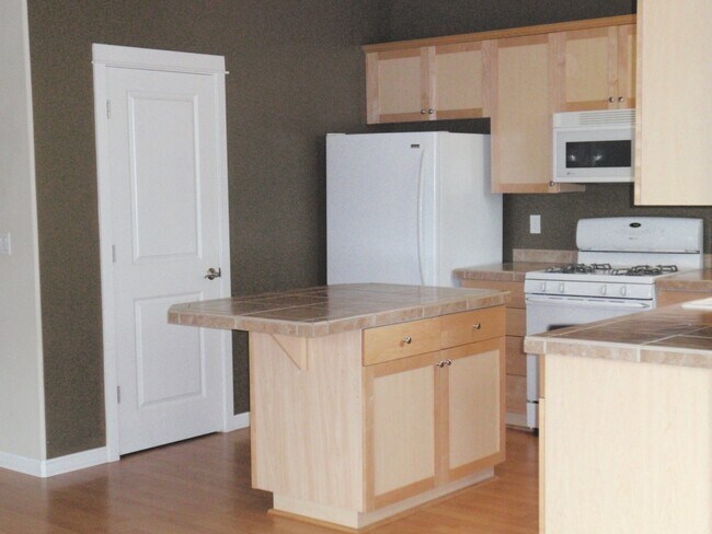 Building Photo - Two Story Home in the Riverstone Community