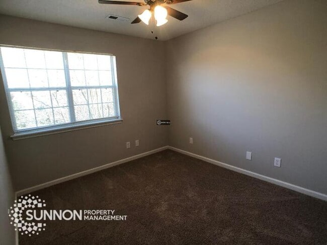 Building Photo - Remodeled 3 BR 2.5 BA in Raintree