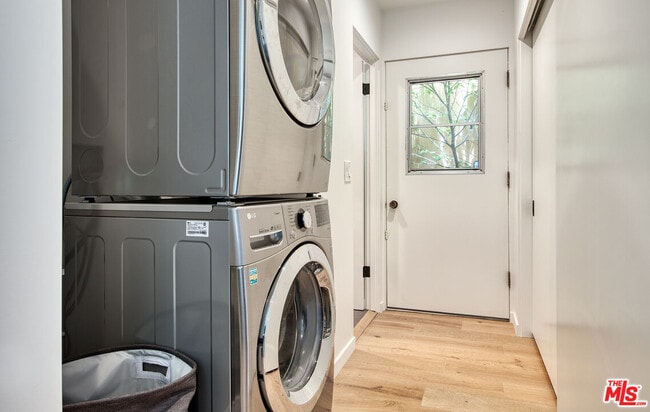 Building Photo - 6623 Esplanade