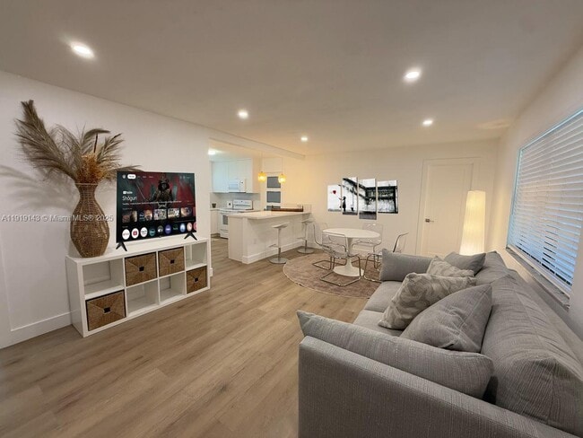 Building Photo - 6250 SW 58th Pl