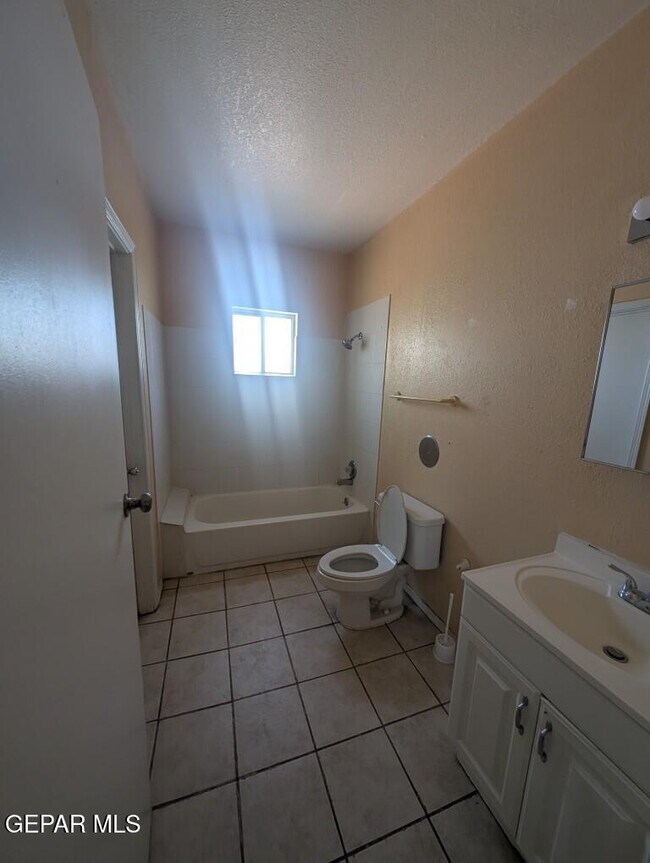 Building Photo - 3917 Volcanic Ave