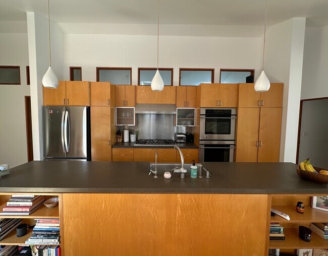 Building Photo - 1076 Nowita Pl