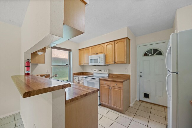 Building Photo - 19907 Lions Gate Dr