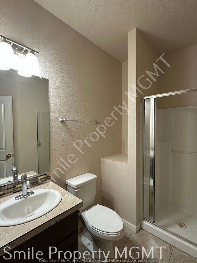 Building Photo - single house