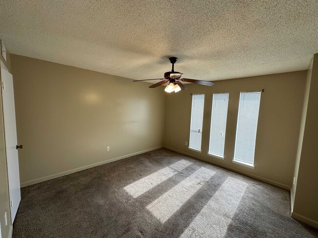 Building Photo - 2409 Talmadge Pl