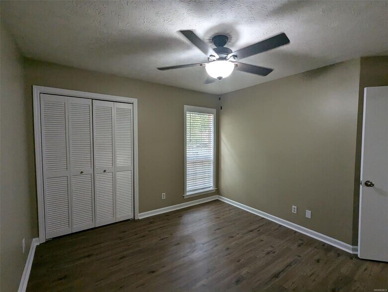 Building Photo - 7157 White Oak Ln