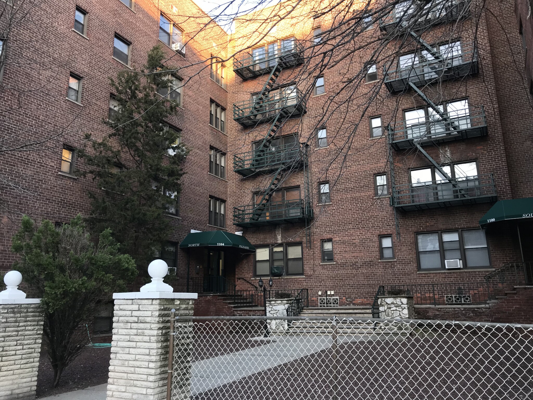 Building Photo - 1104 Palisade Ave