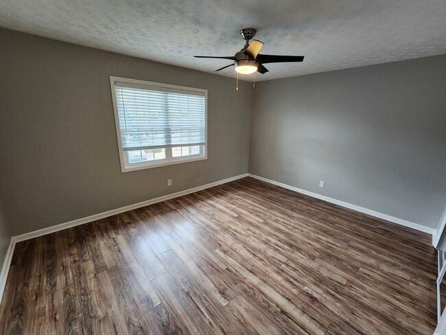 Building Photo - 365 Winding River Dr